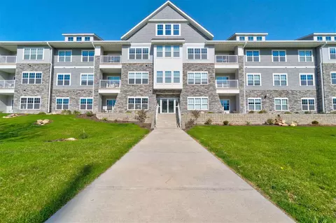 260 N Scott Blvd #306, Iowa City, IA 52245