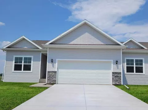 734 Juneberry Dr, Palo, IA 52324