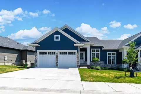 377 Hidden Ridge Dr, Coralville, IA 52241
