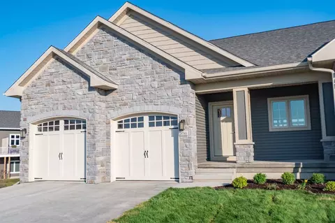 374 Hidden Ridge Dr, Coralville, IA 52241