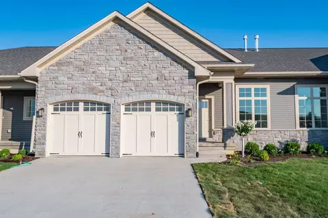 378 Hidden Ridge Dr, Coralville, IA 52241