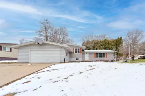 317 Flatiron Dr, Columbus Junction, IA 52738