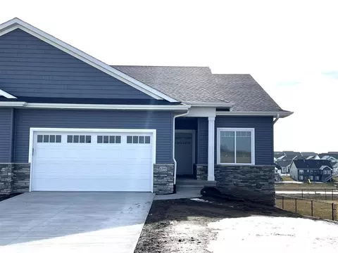 1295 Berkshire Ln, North Liberty, IA 52317