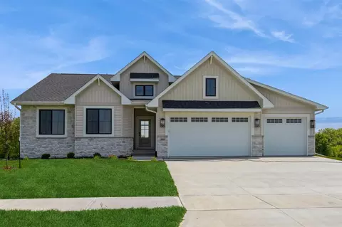 1005 High Ridge Trl, Solon, IA 52333