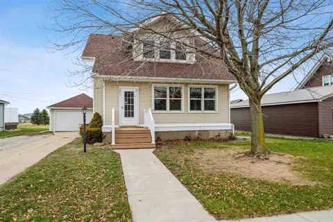 205 5th Ave, Keystone, IA 52249