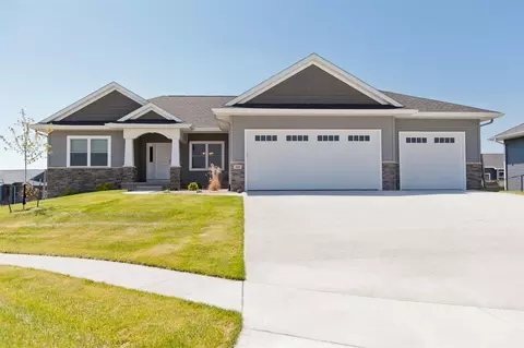 1061 Tramore Ct, Marion, IA 52302