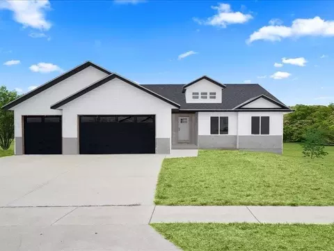 2756 Coyote Court Dr, Williamsburg, IA 52361