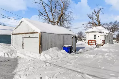 Exterior - 1007 E Avenue NW, Cedar Rapids, IA 52405 photo 6 of 6