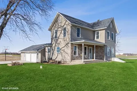 5403 Sharon Center Rd SW, Kalona, IA 52247