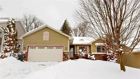 806 10th Avenue Pl, Coralville, IA 52241