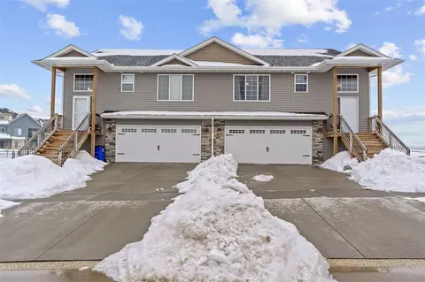 1016 Creekside Dr, Tiffin, IA 52340