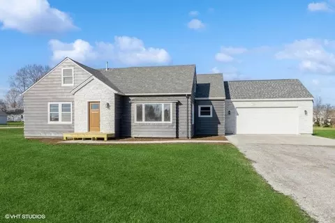 1982 Mill View Cir SW, Kalona, IA 52247