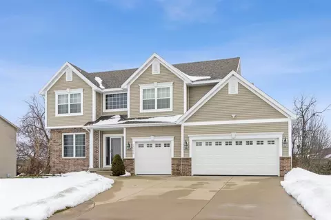 2044 Glen Oaks Rdg, Coralville, IA 52241