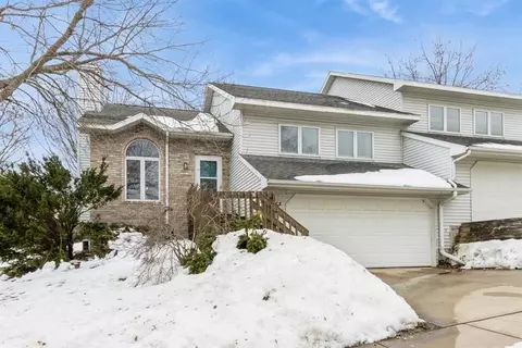 1907 Plaen View Dr, Iowa City, IA 52246