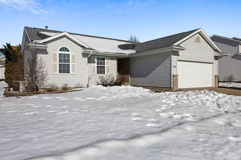 1835 Rock Island Dr, Ely, IA 52227