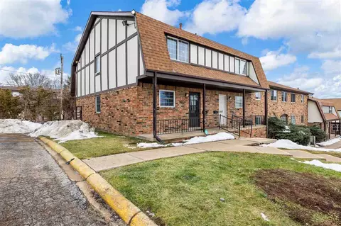 1008 21st Avenue Pl, Coralville, IA 52241