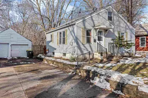 921 Dearborn St, Iowa City, IA 52240