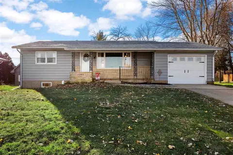 1203 E 2nd St, Anamosa, IA 52205