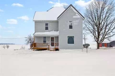 1986 69th St, Van Horne, IA 52346