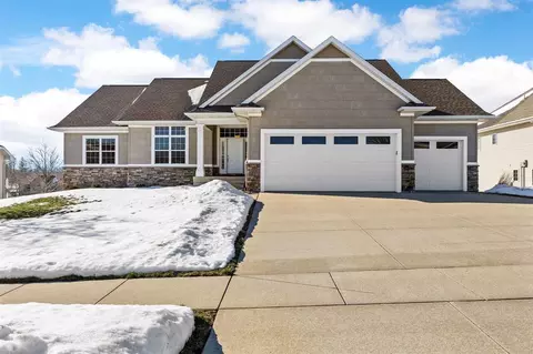 2845 Rosebay Ct, Cedar Rapids, IA 52411