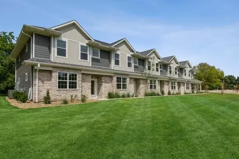 814 E Foster Rd, Iowa City, IA 52245