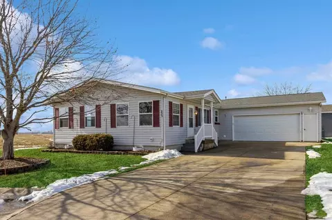 233 Hackney Ct, Iowa City, IA 52240