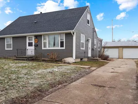 1715 Arizona Ave NE, Cedar Rapids, IA 52402
