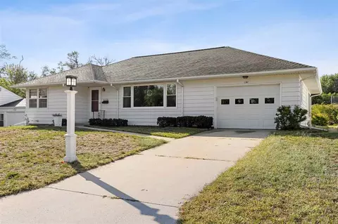 1282 33rd St SE, Cedar Rapids, IA 52403
