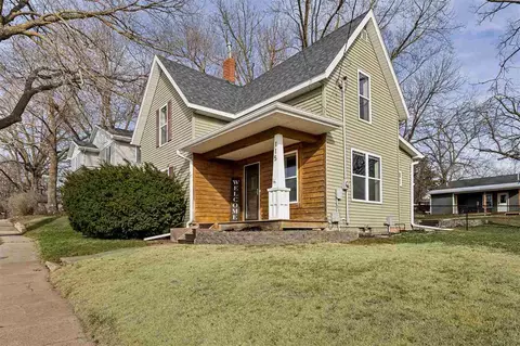 115 N 4th St, West Branch, IA 52358