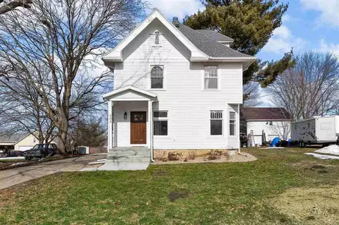 604 E Oak St, Mechanicsville, IA 52306