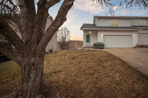2219 Oakleaf St, Coralville, IA 52241