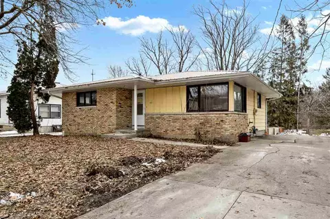 417 N 1st St, West Branch, IA 52358