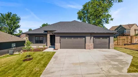 2956 Pine Hill Trce, Coralville, IA 52241