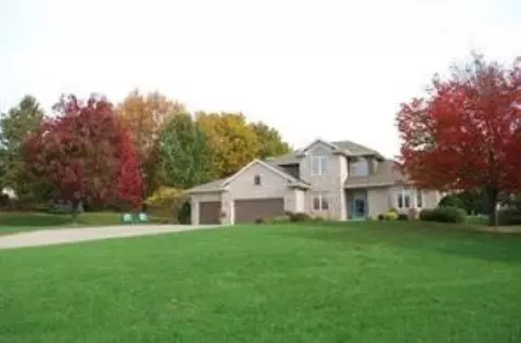 8701 Deer Ct, Cedar Rapids, IA 52411