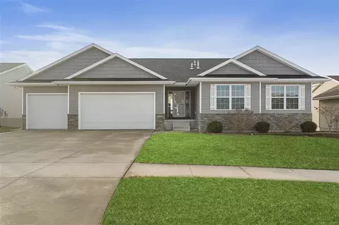 3115 Ridgeview Dr, Ely, IA 52227