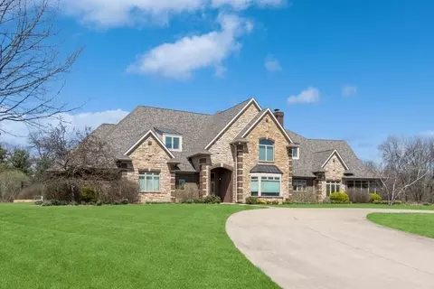 3808 Stoney Pointe Ln NE, North Liberty, IA 52317