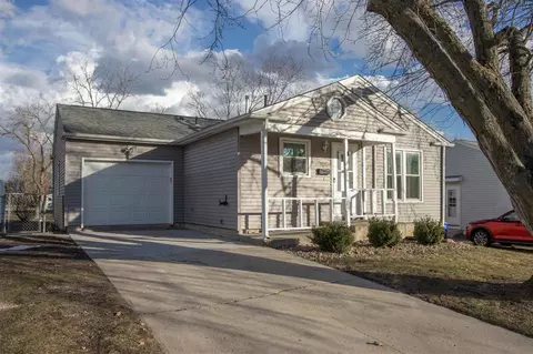 390 E Hickory St, North Liberty, IA 52317