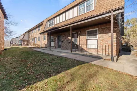 1701 21st Avenue Pl, Coralville, IA 52241