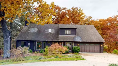 25 Oak Park Dr NE, Iowa City, IA 52240