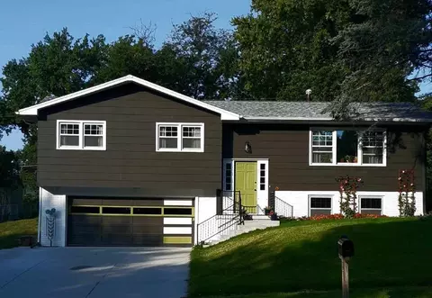 1708 11th St, Coralville, IA 52241