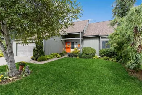 2320 Cae Dr, Iowa City, IA 52246