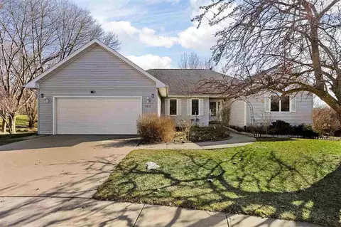 1907 Woodberry Ct, Iowa City, IA 52246