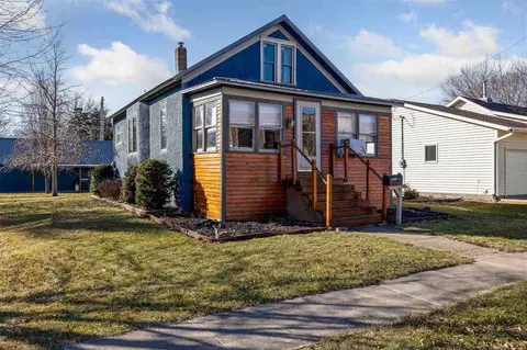 396 E Hilton St, Marengo, IA 52301