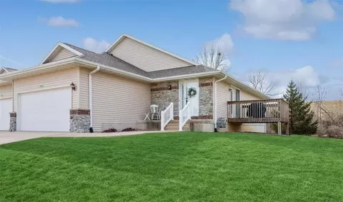 3523 Stoney Point Rd SW, Cedar Rapids, IA 52404