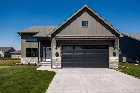 1860 Sherman Dr, Iowa City, IA 52240
