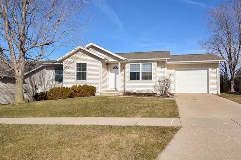 464 Maddie Ln, Tiffin, IA 52340