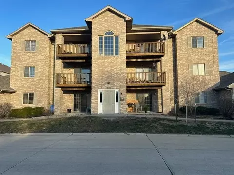 2863 Coral Ct, Coralville, IA 52241