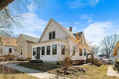 813 Ronalds St, Iowa City, IA 52245
