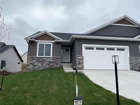 1315 Legend Dr, Tiffin, IA 52340