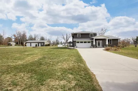 Exterior - 8803 Spring Green Ct, Cedar Rapids, IA 52411 photo 14 of 16